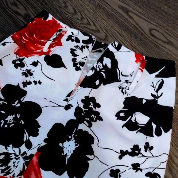 High waisted Floral Ruched Pencil Skirt - Picture 8 of 9